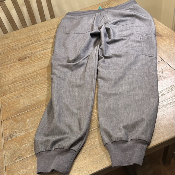 Figs technical collection scrub set graphite top size XS bottoms size S/P - Picture 17 of 17